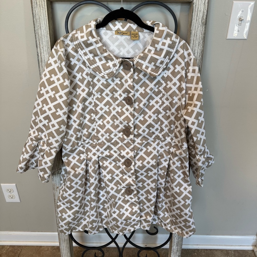 Oh Gussie! XXL Geometric Swing Jacket Beige White Cotton‎ Button Front